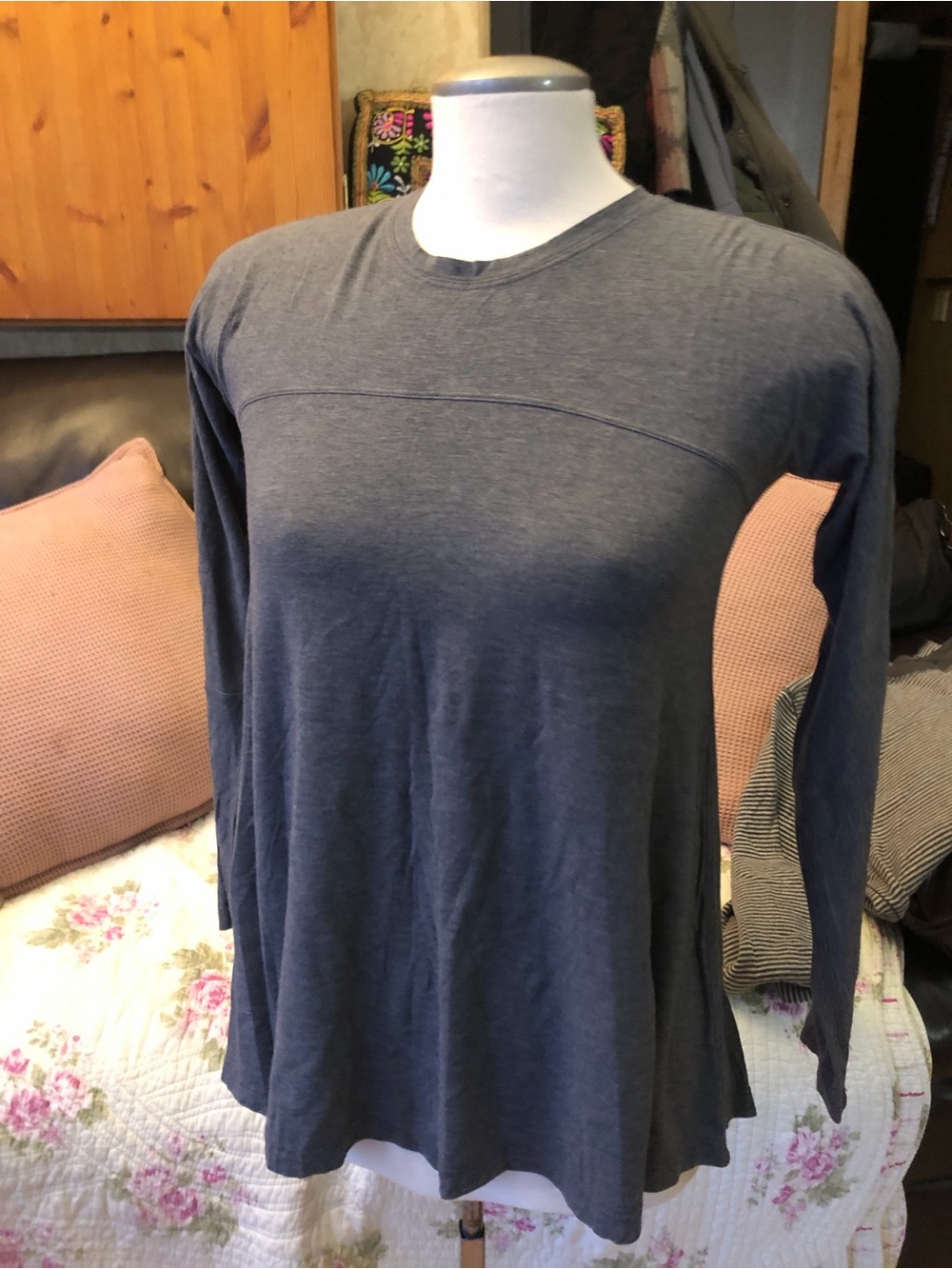 🍂2 for $15 Lululemon Acadia Long Sleeve
Heathered Pitch Grey Like New
Size 6 *a - Picture 5 of 12